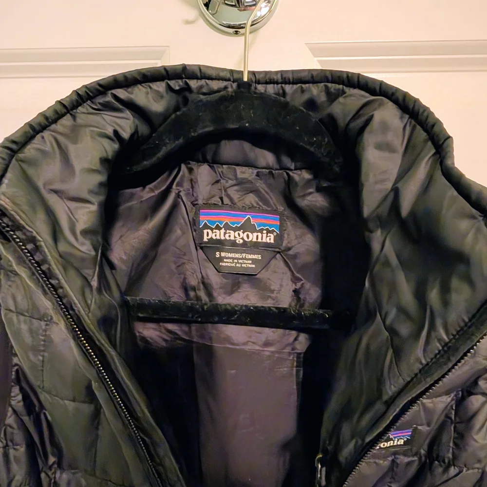 Patagonia Women's Black Quilted Vest - Picture 5 of 8